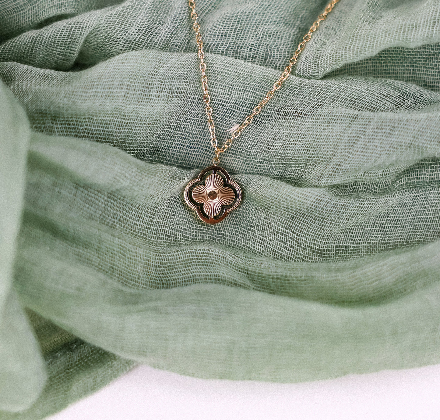 Fleur Charm necklace | LOVIRA